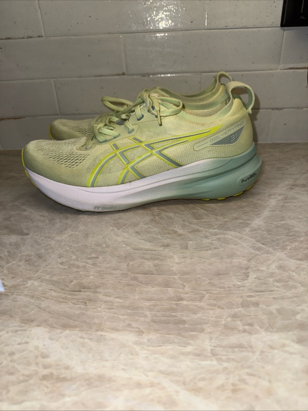 ASICS GT-2000 13 Running Shoes wm Size 10.5 Neon yellow